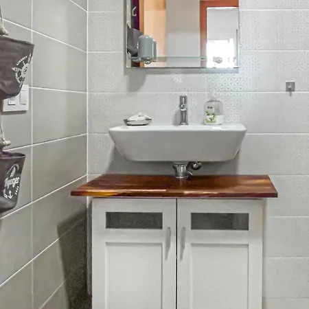 Stunning In With Kitchen Apartment *
